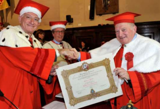 IL DOTTOR LUCIANO ONDER, GRANDE AMICO DELLA FABI E DEI BANCARI, RICEVE LA LAUREA HONORIS CAUSA IN MEDICINA E CHIRURGIA
