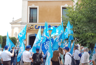 FABI IN PIAZZA CON I LAVORATORI DI CEREABANCA1897
