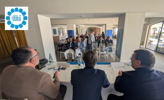 FABI REGGIO CALABRIA, VICINI ALLE PERSONE NELLA BANCA CHE CAMBIA