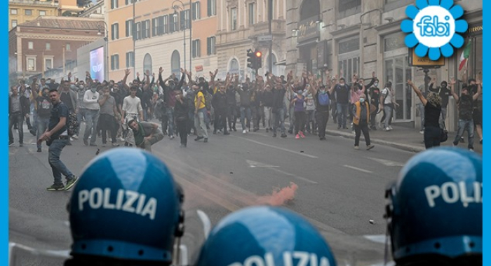 «SOLIDARIETÀ ALLA CGIL E ALLE FORZE DELL'ORDINE»