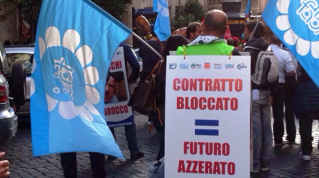 RISCOSSIONE, IN PIAZZA CONTRO BLOCCO ECONOMICO