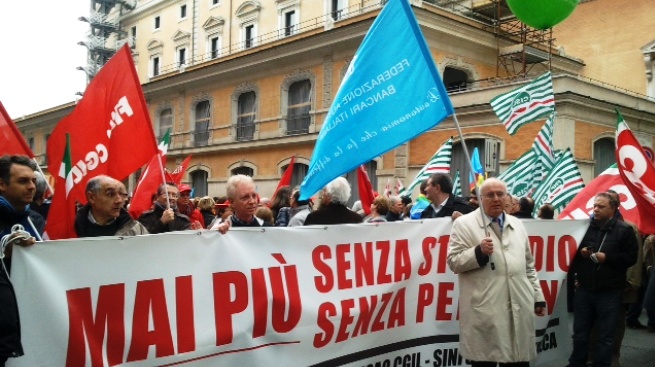 LA FABI IN PIAZZA CON GLI ESODATI