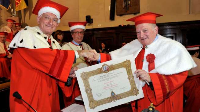 IL DOTTOR LUCIANO ONDER, GRANDE AMICO DELLA FABI E DEI BANCARI, RICEVE LA LAUREA HONORIS CAUSA IN MEDICINA E CHIRURGIA