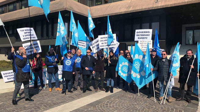 EX POPOLARE VICENZA,  SINDACATI E LAVORATORI IN PIAZZA