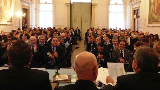 SILEONI AI BANCHIERI: ?SI TRATTA SOLO SE TOGLIETE DI MEZZO LA DISDETTA DEL CONTRATTO?