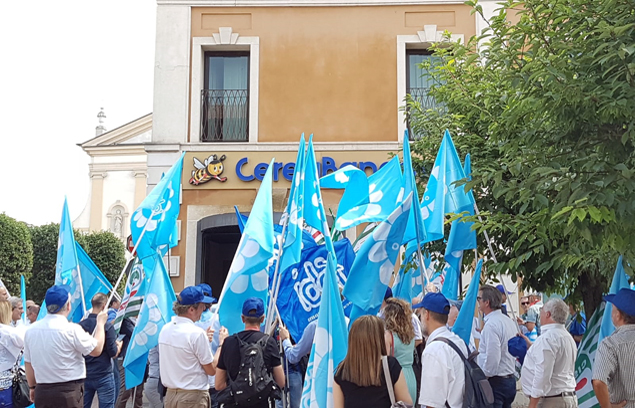 FABI IN PIAZZA CON I LAVORATORI DI CEREABANCA1897