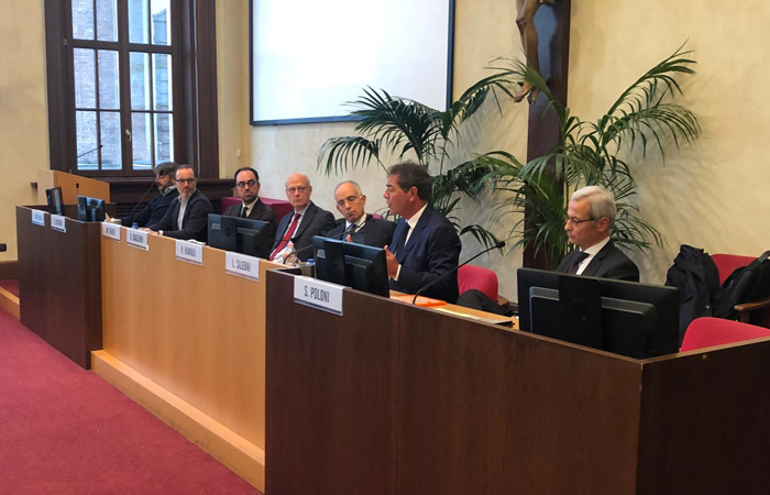 LAVORARE IN BANCA, SILEONI A CONFRONTO CON POLONI