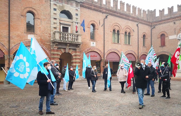 CREDEM, PRESIDIO CONTRO IL MANCATO ACCORDO SULLA FUSIONE CON CARICENTO