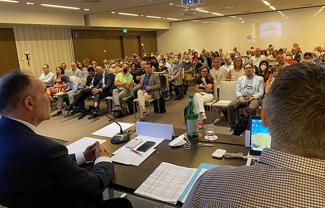 «NON CONCENTRIAMOCI SUL PRESENTE, MA PROIETTIAMO LA NOSTRA VISIONE AL FUTURO»