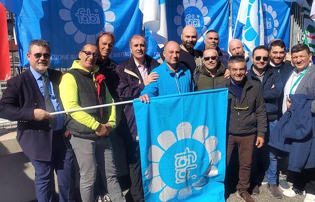 AST ACCENTURE, LAVORATORI IN PROTESTA DI FRONTE ALLE SEDI BNL